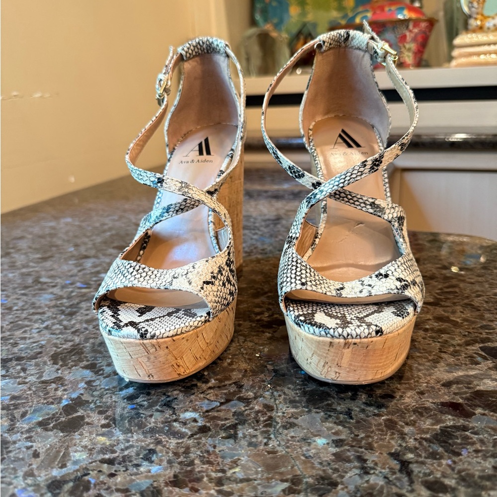 Ava & Aiden Women's Cork Platform  Snakeskin Wedge Sandals Size 7.5